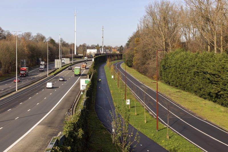 Image of highway and bicycle highway along the R22