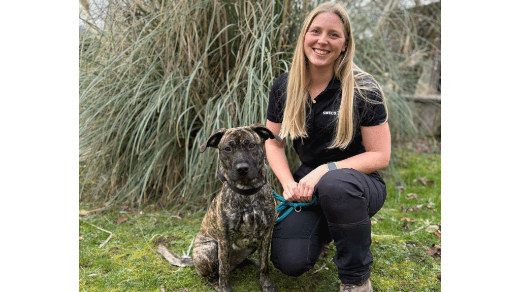 Fibi, detection dog and Eila Brunke, a landscape ecologist at Sweco.