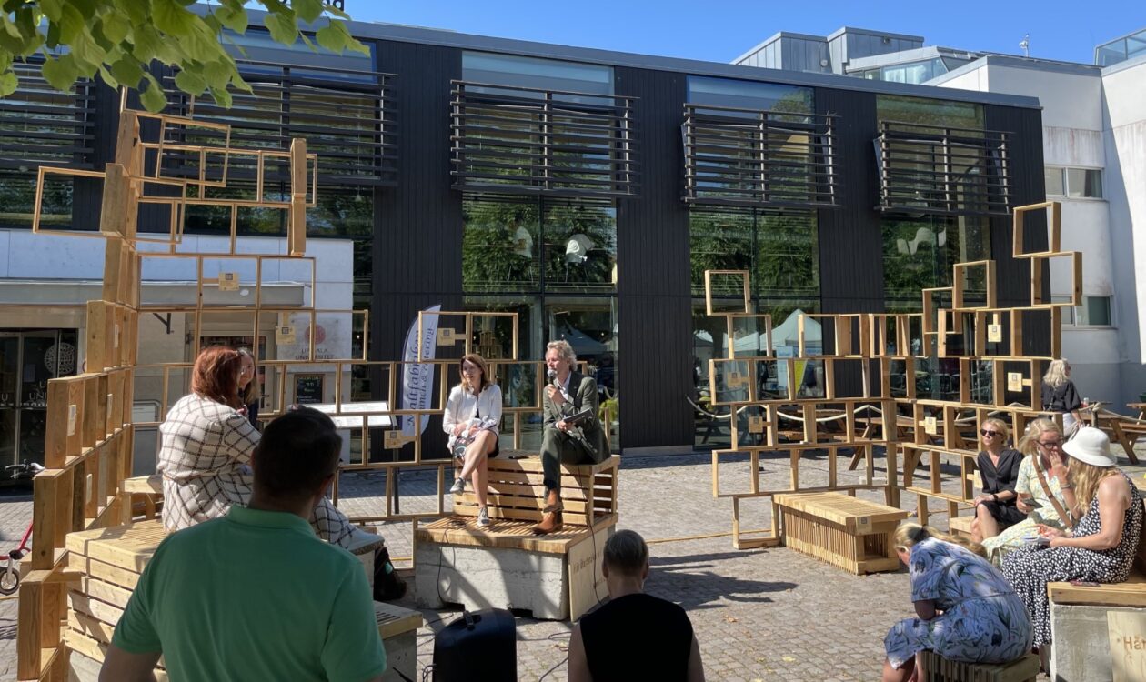 Swecos återbruksmöbel i Almedalen