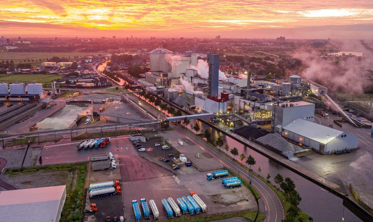 Luchtfoto Suiker Unie Groningen zonsondergang